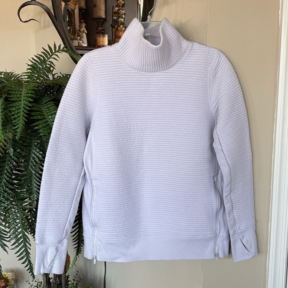 All in Motion Quilted Pullover Side Zip Vented Lilac Purple Crew Neck Sweatshirt